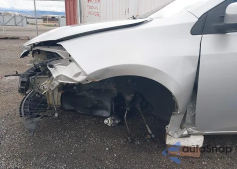 2015 Toyota Corolla Le Plus z USA, uszkodzony, nr VIN 5YFBURHE0FP231545